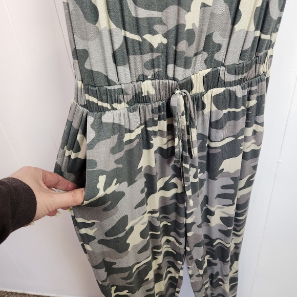 Zenana Green Camo One Piece Sleeveless Jumpsuit Joggers Size Small Stretch Soft - Picture 5 of 7